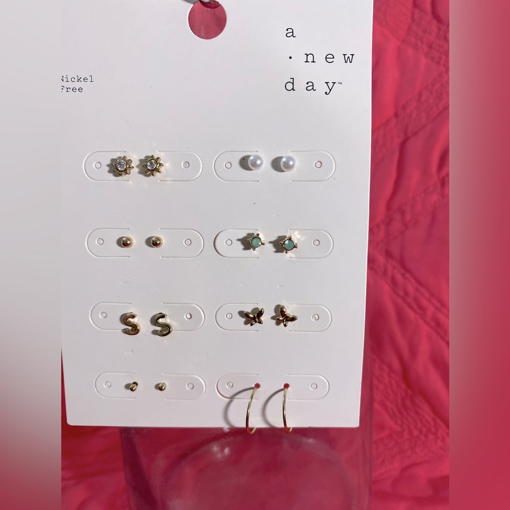 NWT A NEW DAY 8 pack of earrings, gold